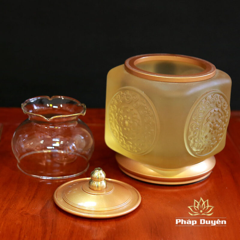 Đèn Dầu Vuông Lưu Ly Chân Đồng Vàng, Chạm Hình Bảo Tướng, Cao 20cm - Ảnh 4