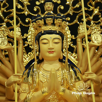 Alternative view of Tượng Thiên Thủ Thiên Nhãn Ngồi Bằng Đồng Đế 8 Cạnh, Cao 56cm (Tổng Lá Đề 68cm)