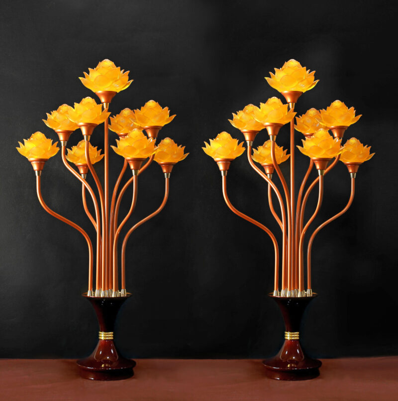Đôi Đèn Thịnh Thế Hoa Khai 9 bông Thuỷ Lưu Ly Vàng Nở, Thân Đỏ Đèn Vàng, Cao 90cm, Ngang 55cm