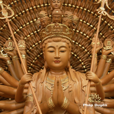 Alternative view of Tượng Thiên Thủ Thiên Nhãn Ngồi Đế Bát Giác Bằng Gỗ Hương Chương (Long Não), Cao 75cm (Tổng Hào Quang 88cm)