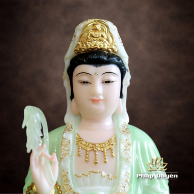 Góc chụp khác của Tượng Quan Âm Bồ Tát Ngồi Đài Sen, Bằng Bột Đá Xanh Trắng Viền Vàng, Cao 30cm (Không Đế)