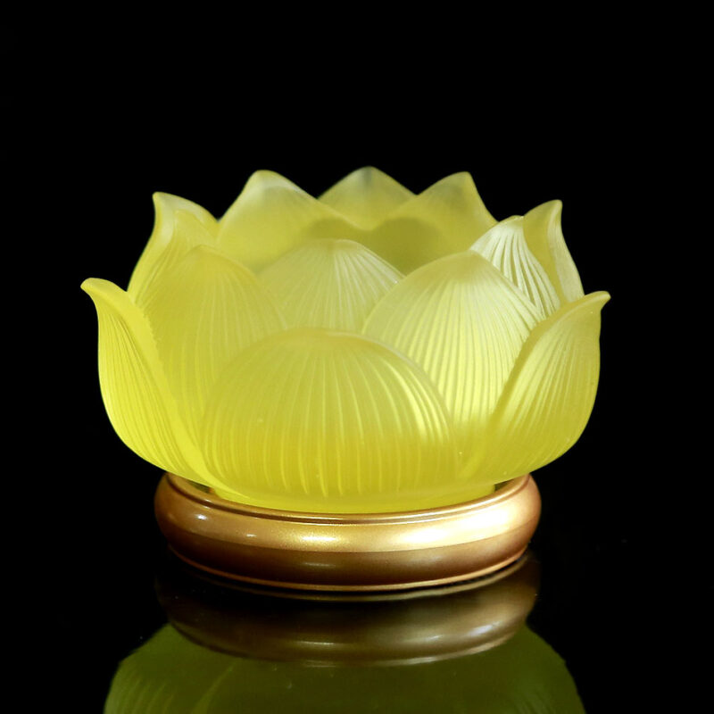 Đế Nến Lưu Ly Chân Đồng Màu Vàng Hoa Sen, Kích Thước 5cm x 8cm