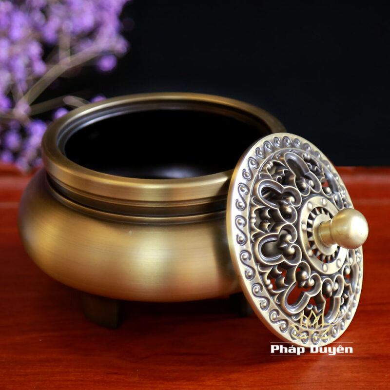 Lư Trầm Chân Cao Mầu Vàng Bằng Đồng, Kích Thước 7.7x11.8cm - Ảnh 3