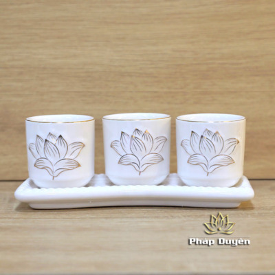 Alternative view of Bộ 3 Chén Nước Thờ Gốm Trắng Hoa Sen Viền Vàng