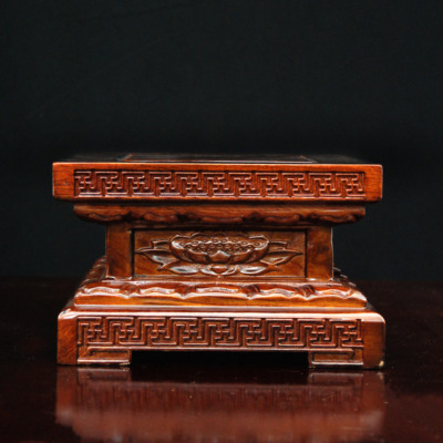 Đế Gỗ Vuông Bằng Gỗ Hương Màu Nâu, Kích Thước 20x20x12cm