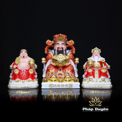 Alternative view of Bộ Tam Tượng Thần Tài Địa - Như Ý Ngồi "Tài Nguyên Quảng Tiến", Bột Đá Áo Đỏ, Cỡ Nhỏ