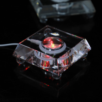 Đế LED Đổi Màu Vuông Pha Lê Thuỷ Tinh Khắc Chữ, Nhiều Cỡ