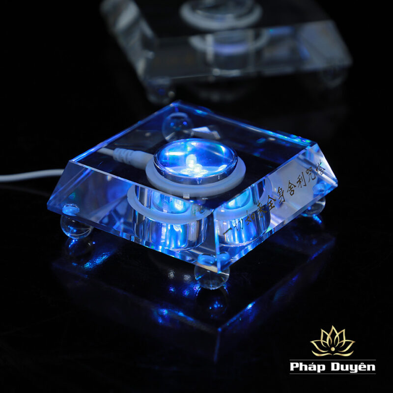 Đế LED Đổi Màu Vuông Pha Lê Thuỷ Tinh Khắc Chữ, Nhiều Cỡ - Ảnh 4