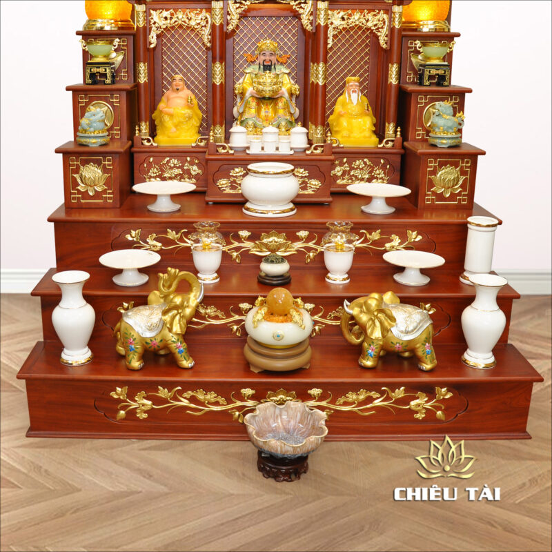 Bộ Bàn Thờ Thần Tài Thổ Địa Ba Gian Sứ Trắng Viền Vàng “Thái Hòa Hưng Vượng”, KT 153*127*189cm - Ảnh 4