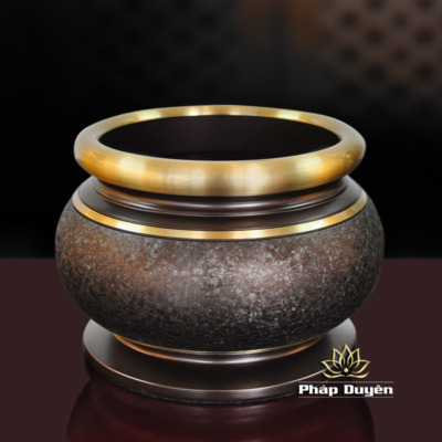 Alternative view of Bát Hương Đen Sần, Có Đế Đồng, Nhiều Kích Thước